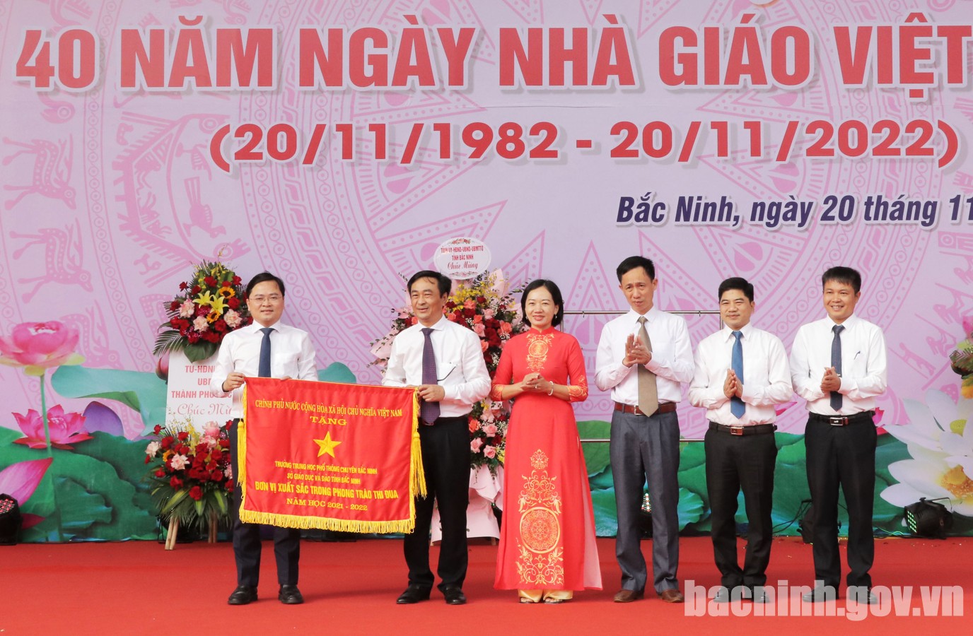 Bí thư Tỉnh ủy dự Lễ kỷ niệm Ngày Nhà giáo Việt nam tại Trường THPT Chuyên Bắc Ninh